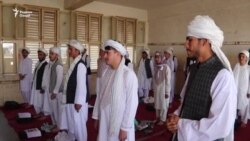 Либоси мактабии Толибонро дидаед? Агар не, инҷо бубинед
