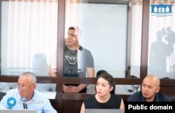 Обвиняемый Абзал Шынасыл в зале суда