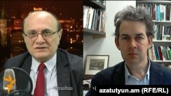 Директор Армянской служба Радио Свобода Грайр Тамразян (слева) и ведущий аналитик вашингтонского Фонда «Карнеги» Томас де Ваал
