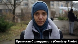 Суддя Марія Єрмакова визнала Севілю Омерову винною в адмінправопорушенні за вихід на одиночний пікет і винесла їй попередження в якості запобіжного заходу