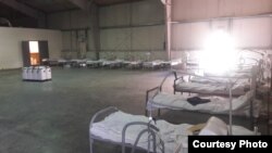 Отделение реанимации в обсервации "Семетей" на территории бывшей авиабазы Ганси.