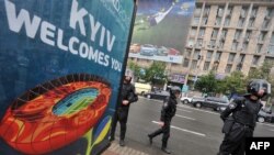 Украина -- Евро-2012-на кечлучу Киевехь протестхойн гуламна гонаха лаьтта полици, 05Ман2012