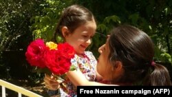 نازنین زاغری رتکلیف به همراه دختر خردسالش در مرخصی در سال گذشته