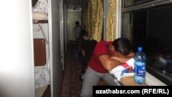 Aşgabat-Serhetabat ýolagçy otlysynda 