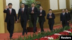 Солдан оңға қарай: Си Цзиньпин, Ли Кэцян, Чжан Дэцзян, Ю Чжэншен, Лю Юньшань, Ван Цишань,  Чжан Гаоли. Бейжің, 15 қараша 2012 жыл.