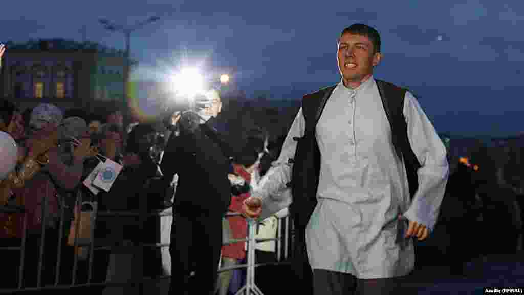 Камал театры каршында яңа сезон ачу тантанасы. Раил Шамсуаров. &nbsp;