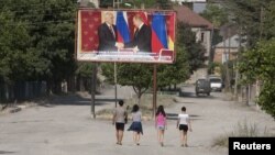 Сегодняшний круглый стол, состоявшийся по инициативе партии «Ныхас», выявил полное совпадение взглядов по поводу того, каким порядком должны вестись дальнейшие наши дела с Россией