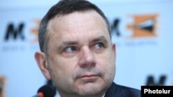 Чрезвычайный и Полномочный посол Франции в Армении Жан-Франсуа Шарпантье во время пресс-конференции. Ереван, 4 февраля 2015 г․