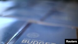 Ýöne Döwlet Departamentiniň 2012-nji ýyl üçin teklip edilen býujetinde belli harajatlary ýatyrmak planlary hem ýok däl.