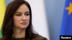 Про це Інга Ругінене повідомила після того, як Вільнюський аеропорт знову мусив двічі зупиняти роботу через загрозу метеокуль з боку Білорусі