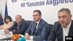 Кадър от брифинга в неделя, на който се разбра за акцията, 20 юли 2025 г.