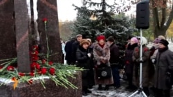 "Кемнәрдер репрессияләр уздырган Сталинны изгеләштерергә тели..."