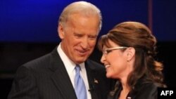 سارا پی لین و جوزف بایدن و نخستین و تنها مناظره خود را برگزار کردند.
(عکس از AFP)