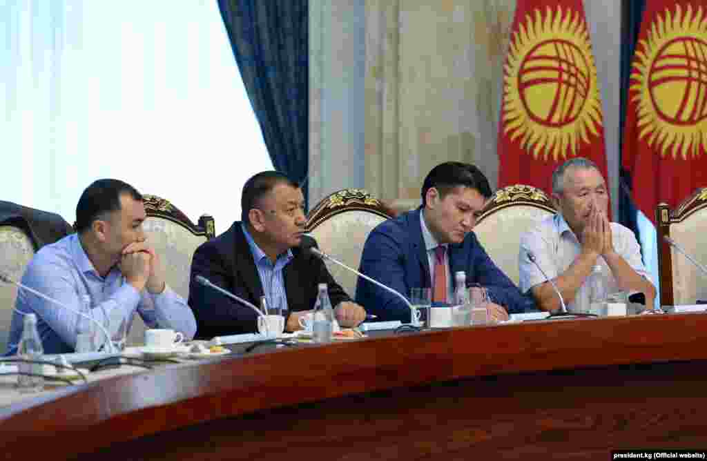 &laquo;Получаю сигналы, что сейчас есть немало людей, которые сомневаются в&nbsp;серьезности намерений власти. Сегодня, вместе с&nbsp;вами я&nbsp;заявляю: не&nbsp;будет такого! Борьба с&nbsp;коррупцией будет на&nbsp;постоянной и&nbsp;системной основе! Мы&nbsp;эту борьбу доведем до&nbsp;логического конца! Поэтому нужна ваша поддержка, уважаемые гражданские активисты. Я&nbsp;хочу видеть гражданское общество, как основного партнера в&nbsp;борьбе с&nbsp;коррупцией&raquo;,&nbsp;&mdash; подчеркнул Сооронбай Жээнбеков.