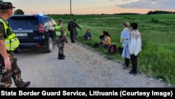 Hundreds of people, mostly Iraqis, have been illegally crossing the border, according to Lithuania's Foreign Ministry.