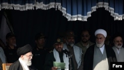 از منتهاالیه راست به چپ: اصغر حجازی، محمدی گلپایگانی و وحید حقانی