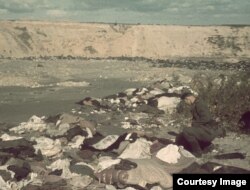 Речі убитих у Бабиному Яру, знімок Йоганнеса Геле, 1941 рік