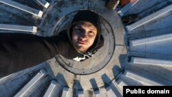 Да арышту ў 2023 годзе Грыгорый Скварцоў зрабіў сабе імя, фатаграфуючы старыя прамысловыя аб'екты і закінутыя будынкі.