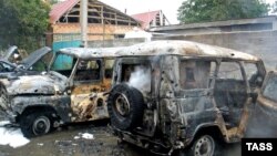 Члены вооруженного подполья нападали на сотрудников милиции, обстреливали посты ДПС, подрывали военные колонны