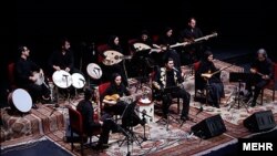 طی سال‌های اخیر کنسرت‌های متعددی با وجود داشتن مجوز از وزارت ارشاد لغو شده‌اند