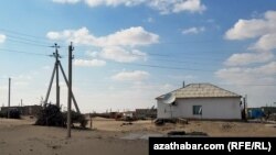 Soňky hepdelerde obalarda elektrik energiýasy tapgyrlaýyn gezek-gezegine öçürilýär. 