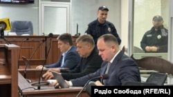 Сам Ігор Миронюк відмовився коментувати справу, сказавши, що це може нашкодити його позиції