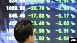 قیمت سهام در بازار بورس توکیو روز چهارشنبه کاهش یافت. (عکس:AFP)