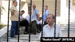 Tajikistan -- Urunboy Usmonov, Correspondent Of BBC In Сourt Of Kgujan city, Sughd, 16Aug2011