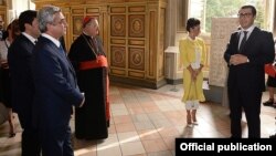 Վատիկան, 19-ը սեպտեմբերի, 2014թ․ - Հայաստանի դեսպան Միքայել Մինասյանը ելույթ է ունենում նախագահ Սերժ Սարգսյանի այցի շրջանակում կազմակերպված հանդիսության ժամանակ