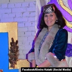 «У своїх витворах на тлі своїх витворів». Кримчанка Ельміра Катакі