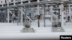 У компанії заявили, що на даний момент суттєвих обмежень на постачання нафти на нафтопереробні заводи в Чехії немає, оскільки вони були готові до розвитку подій