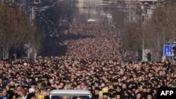 Церковь утверждает, что в течении 4 дней у гроба патриарха побывало полмиллиона человек 