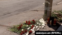 Ծաղիկներ ի հիշատակ վրաերթից մահացած կնոջ