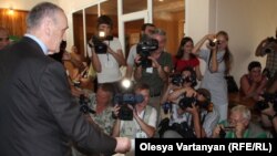 Александр Анкваб вполне может следовать тактике Наполеона: «Надо ввязаться в бой, а там посмотрим»