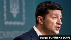 Президент Володимир Зеленський під час брифінгу в Києві, 27 червня 2019 року