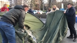 Serbian Freelancers Protest Government Tax Proposals