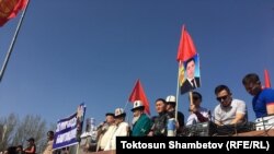 Садыр Жапаровду бошотууну талап кылгандардын митингин Каныбек Осмоналиев алып барган. Бишкек шаары. 2-март, 2020-жыл.