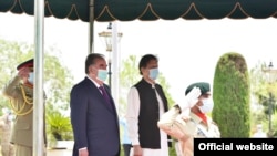 Тажикстандын президенти Рахмон менен Пакистандын премьер-министри Имран Хан Исламабадда, 2-июнь, 2021-жыл.