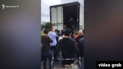 Россия - Очередь за армянскими абрикосами в Москве, 18 июля 2020 г.