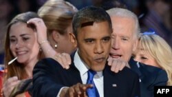 باراک اوباما، رییس جمهوری آمریکا همراه با جو بایدن، معاونش و خانواده های خود.