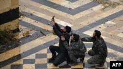 نیروهای حکومتی سوریه در مسجد اموی حلب.