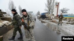 Ukrainanyň ýaragly güýçleriniň esgerleri, Kostýantyniwka, 22-nji ýanwar, 2015