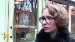 Українські чиновники працюють не через те місце – опитування