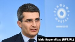Лидер фракции «Грузинская мечта» Мамука Мдинарадзе сообщил, что удалось договориться с мажоритариями