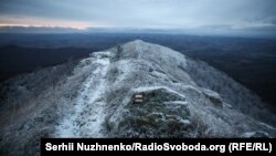 У Івано-Франківській області на високогір’ї Карпат фіксують сніговий покрив висотою 2-13 см