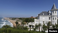 Ֆրանսիա - Կիրիլ Շամալովին ենթադրաբար պատկանող առանձնատունը Բիարիցում, արխիվ 