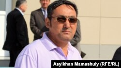 Ақтау қаласының тұрғыны Қосберген Жылқышиев. Ақтау, 24 сәуір 2012 жыл.