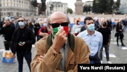 Коронавирус чектөөлөрүнө каршы акция. Италия, 2-ноябрь, 2020-жыл.