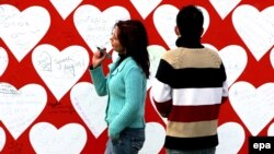 Це чи не найбільш суперечливе свято в будь-якій країні. Із року в рік постає дилема: святкувати чи ні?