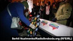 Під Офісом президента «поховали правосуддя» – фоторепортаж